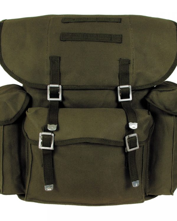 MFH ruksak BW oliva plátěný batoh dle vzoru německého Bundeswehru s nastavitelnými popruhy na záda i řemenem přes rameno 3 velké kapsy 2 vnitřní oddělení objem: cca 30 ltr. rozměry: cca 42x38x16 cm materiál: 100 % bavlna
